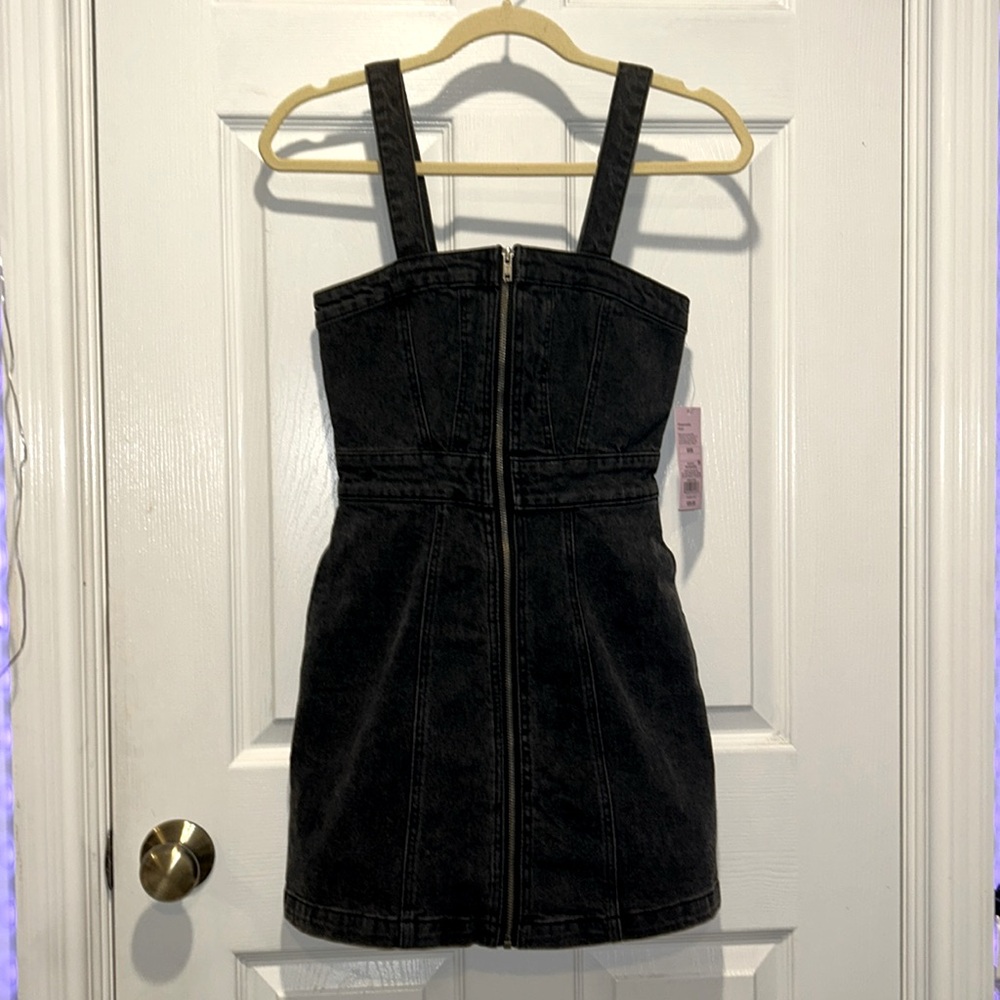 Brand new zip up skirt